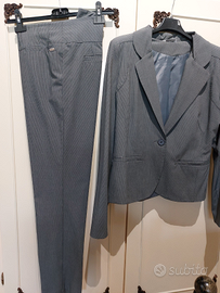 Completo grigio chiaro