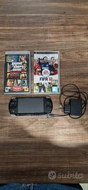PSP 2004 + giochi (no batteria) 