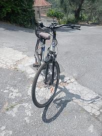 Bici con pedalata assistita