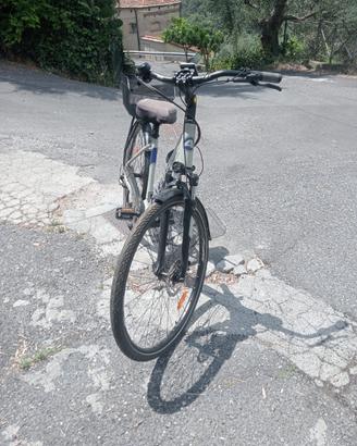 Bici con pedalata assistita