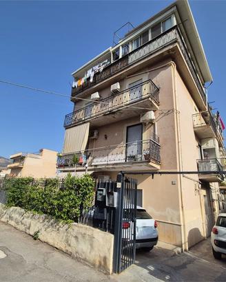 PALLAVICINO: PIANO RIALZATO CON CHIOSTRINA