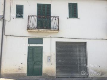 Rustico su via principale Carunchio