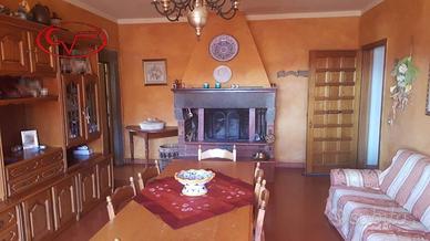 Rustico / Casale di 250 m² con 5 locali a Figline 