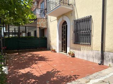 CASA SEMINDIPENDENTE A MONTAQUILA