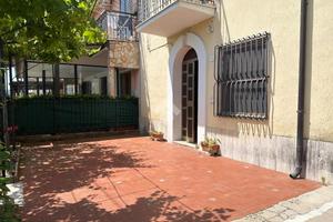 CASA SEMINDIPENDENTE A MONTAQUILA