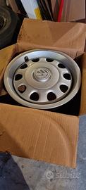Cerchi in lamiera con copricerchio originale VW