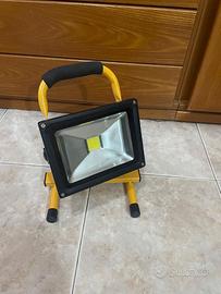 Faro Faretto Led Ricaricabile 50W Portatile a Batt