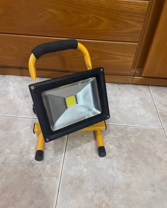 Faro Faretto Led Ricaricabile 50W Portatile a Batt