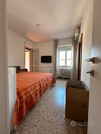 Camera con bagno e studio/stanza armadi