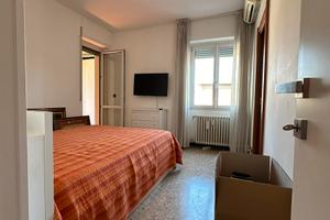 Camera con bagno e studio/stanza armadi