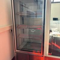Cantina vini vetrata apertura porta  sui 2 lati