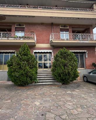 NEGOZIO A CASTEL GANDOLFO