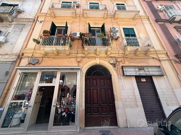 Trilocale via Regina Elena 79, Borgo, Taranto