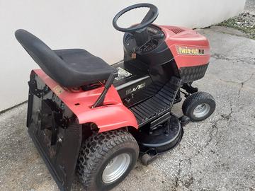 trattorino rasaerba tagliaerba 