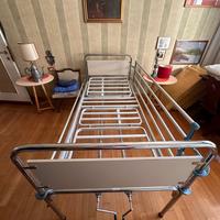 Letto ortopedico da degenza con sponde