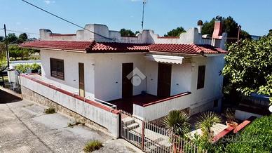 VILLA SINGOLA A MONOPOLI