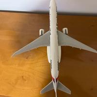 Modellino Boeing 777 300 er Emirates