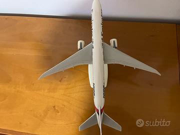 Modellino Boeing 777 300 er Emirates