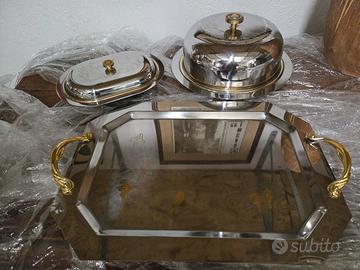 servizio da tavola in acciaio e incisioni oro