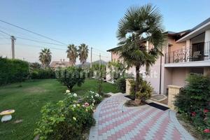Cessione B&B avviato – 10 camere + appartamento