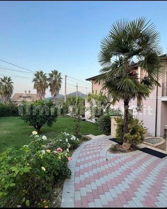 Cessione B&B avviato – 10 camere + appartamento