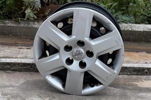 Cerchioni in ferro da 17 completi di borchie.