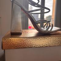 Sandali argentati con tacco largo