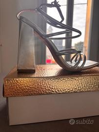 Sandali argentati con tacco largo