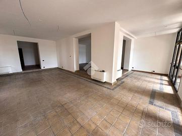 NEGOZIO A CASALSERUGO