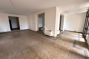 NEGOZIO A CASALSERUGO