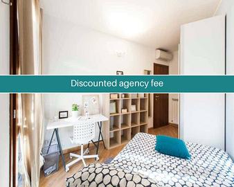 Stanza in appartamento di 151 m² a Milano