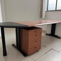 Scrivania ufficio con mobili