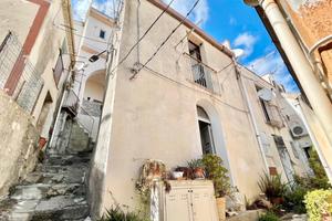 Casetta indipendente su tre livelli