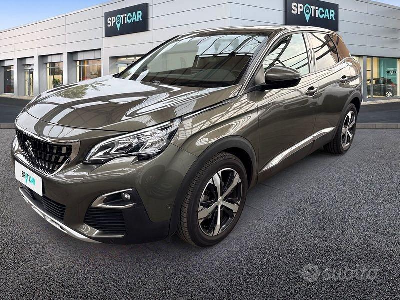 Peugeot e-3008