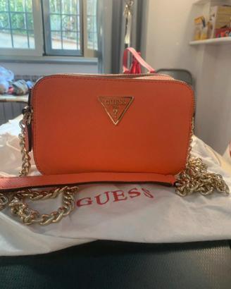 Borsa con tracolla Guess corallo