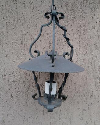 Lampada in ferro battuto