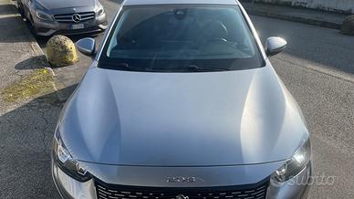 Peugeot 208 motore elettrico 136 CV 5 porte Active
