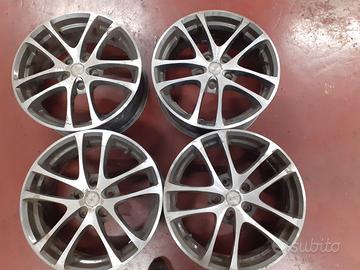 4 cerchi in lega per Audi A4  5 fori da 17.