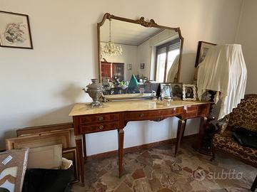 Credenza e specchio stile chippendale
