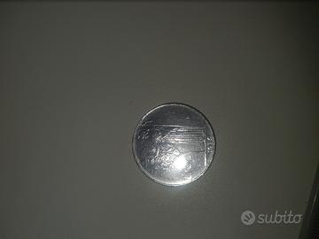 Una moneta da 100 lire