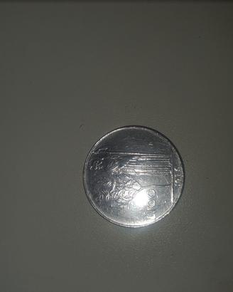 Una moneta da 100 lire