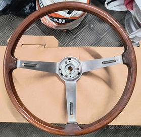 Volante  in legno Alfa Romeo Hellebore 