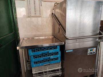 Lavastoviglie industriale