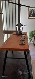 Pressa manuale antica per pasta- torchio
