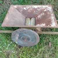 Vecchia pigiatrice per uva manuale