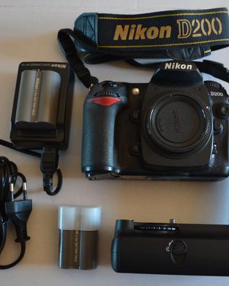 NIKON D 200