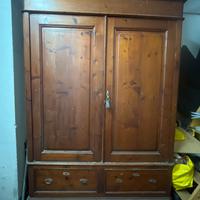 Mobile in legno massello