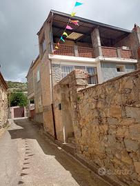 Casa indipendente con giardino, terrazzi, cantina
