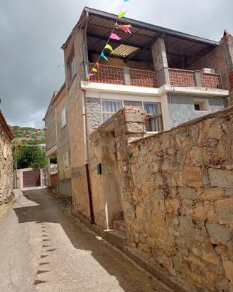 Casa indipendente con giardino, terrazzi, cantina