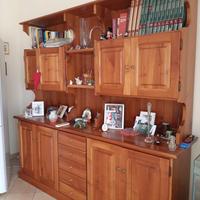 Tavolo sedie e credenza